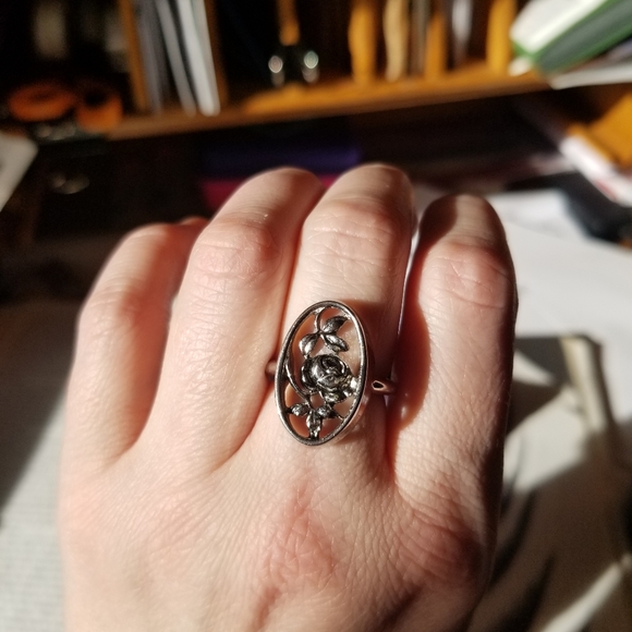Vintage 1970's rare collectable Avon silver rose ring - Picture 2 of 6